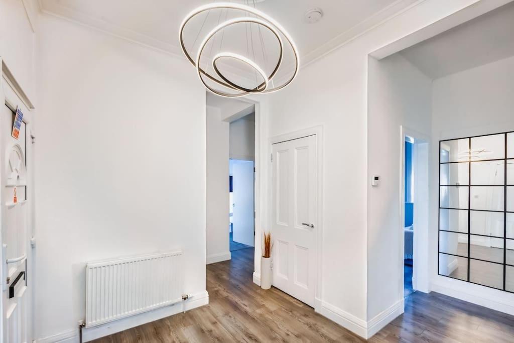Kali Apartment - Spacious 3 Bed Apartment In Wishaw Wishaw  Bagian luar foto